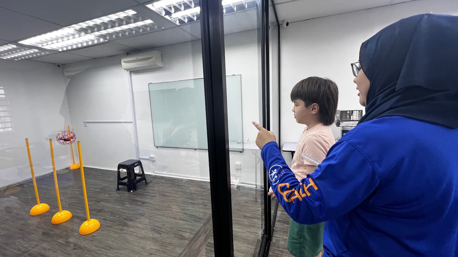 A 21st Mind coach working with a student
