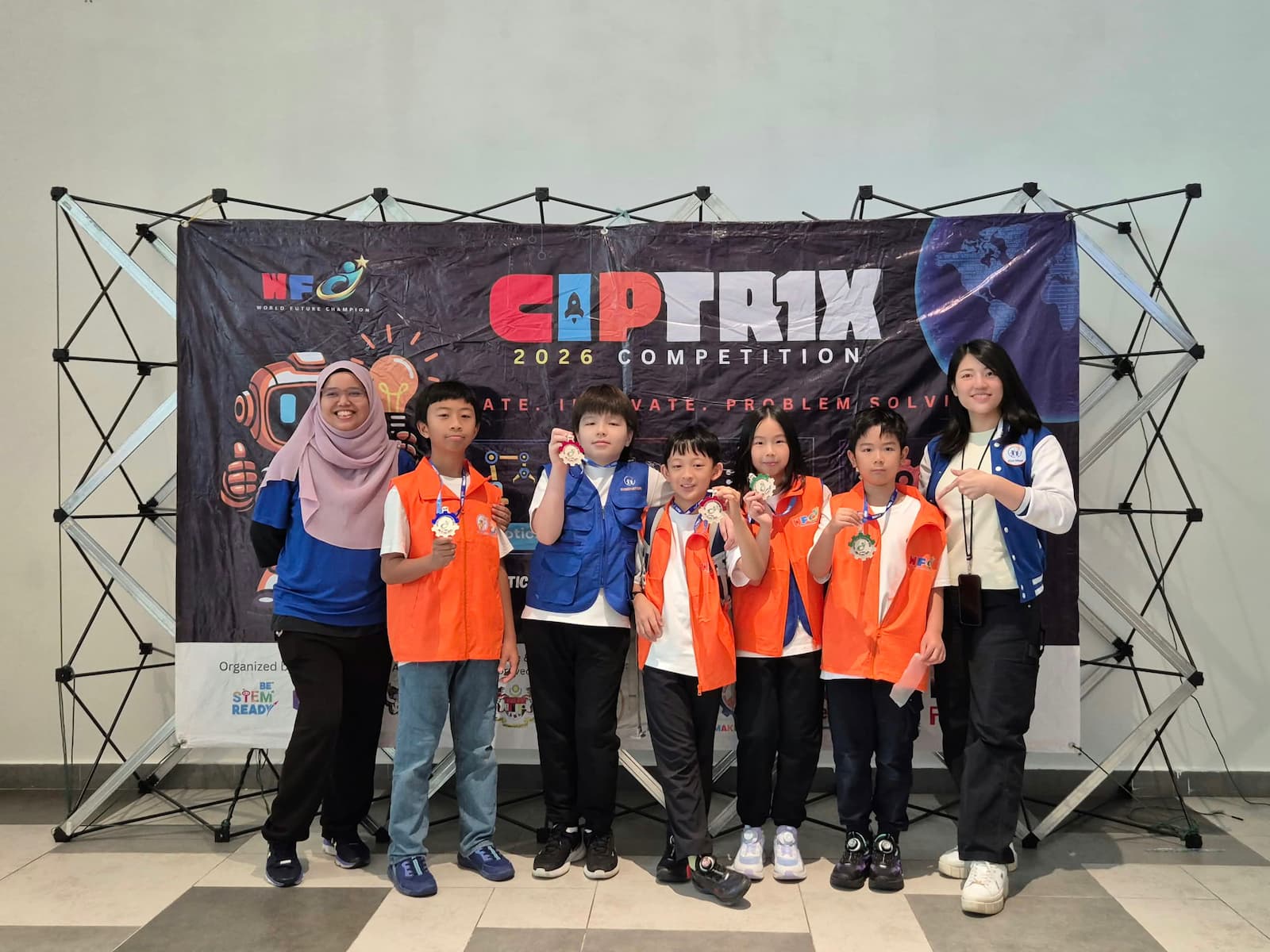 A 21st Mind student with a competition award